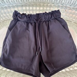 lululemon athletica stretch High rise Shorts 3.5”